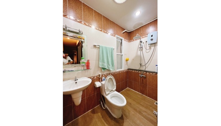 Mặt tiền đường số Vĩnh hội Q,4
5,1 x. 19 m có  50 triệu m